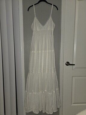 BCBGMAXAZRIA White MAXI DRESS - Classic Chic